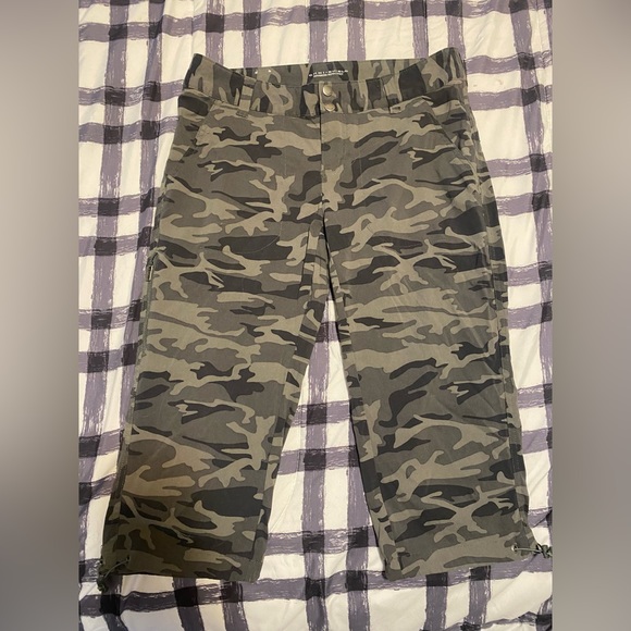 Columbia Women's Trail Omni-Shade™ Comfort Stretch Capri Pants - Size 8 - Picture 1 of 10